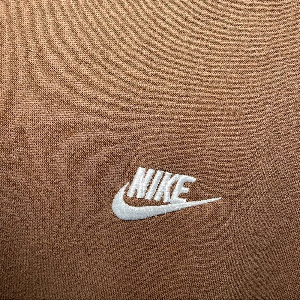 *sold* Nike Women’s Brown Fleece Crewneck Sweatshirt in S Logo Cozy loungewear - Picture 4 of 10